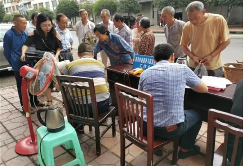 宣漢職業中專學校赴下八鎮開展信息技術咨詢服務，助力精準脫貧攻堅